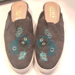 Steven natural comfort fabric gray & teal print feathers slide ons 9 M